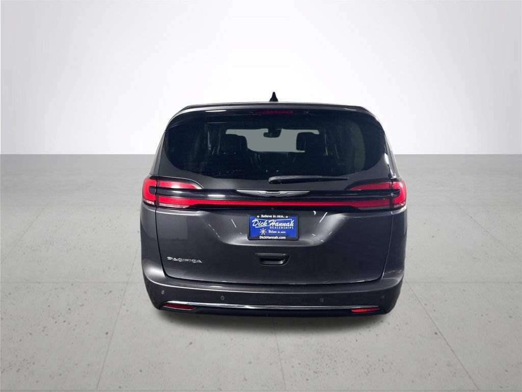 Certified 2023 Chrysler Pacifica Touring-L FWD image 8