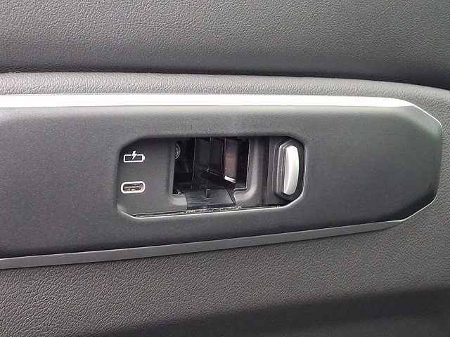 Used 2026 BMW X5 xDrive50e image 11