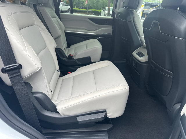 New 2026 Lincoln Navigator Premiere AWD/4WD image 16