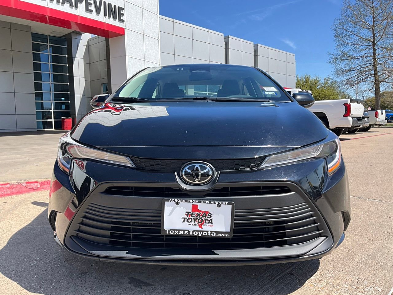 Used 2025 Toyota Corolla LE image 3