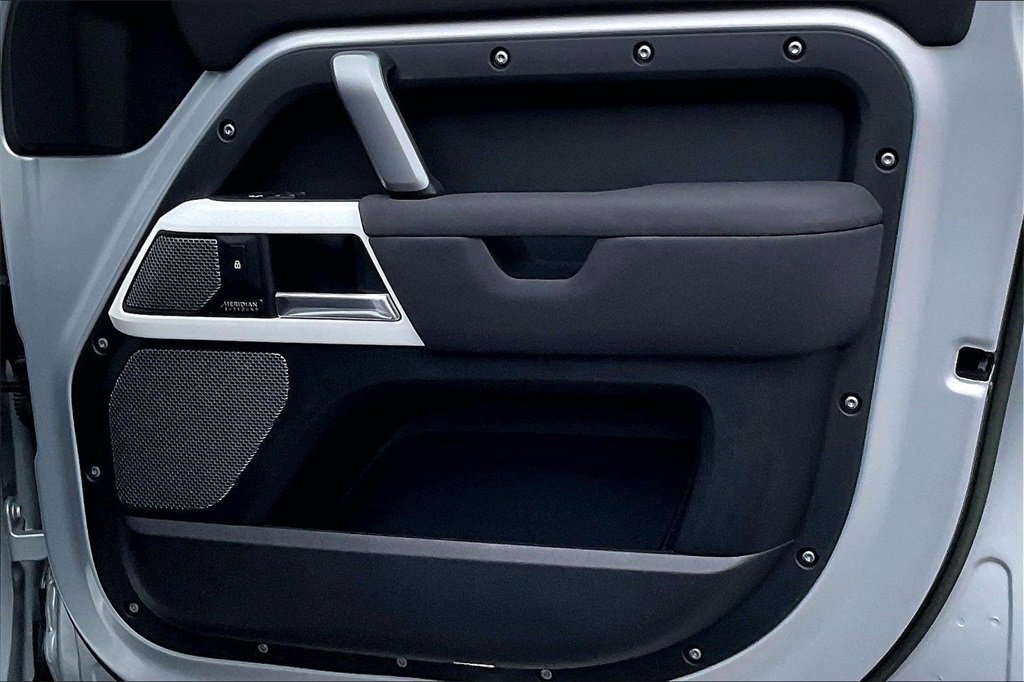 Used 2023 Land Rover Defender 110 X-Dynamic SE image 28