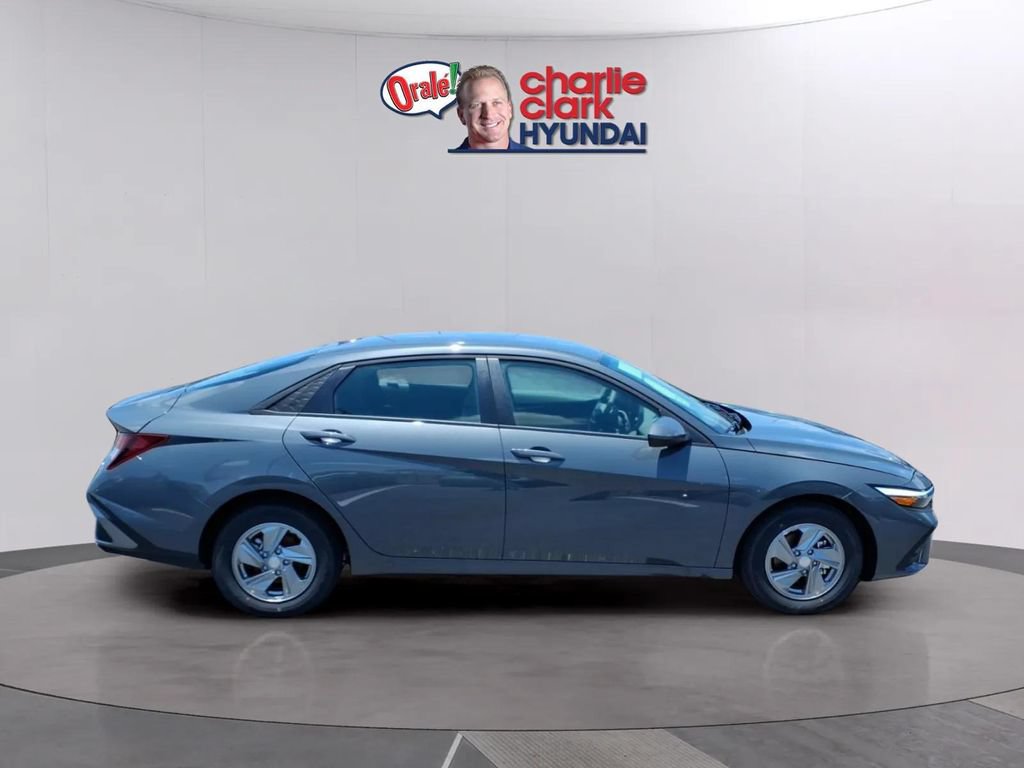 New 2026 Hyundai Elantra SE FWD image 6