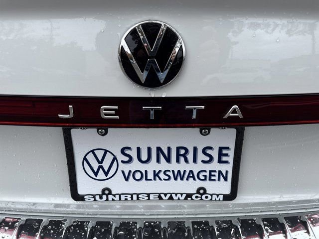 Used 2025 Volkswagen Jetta SE w/ Black Wheel Package image 30