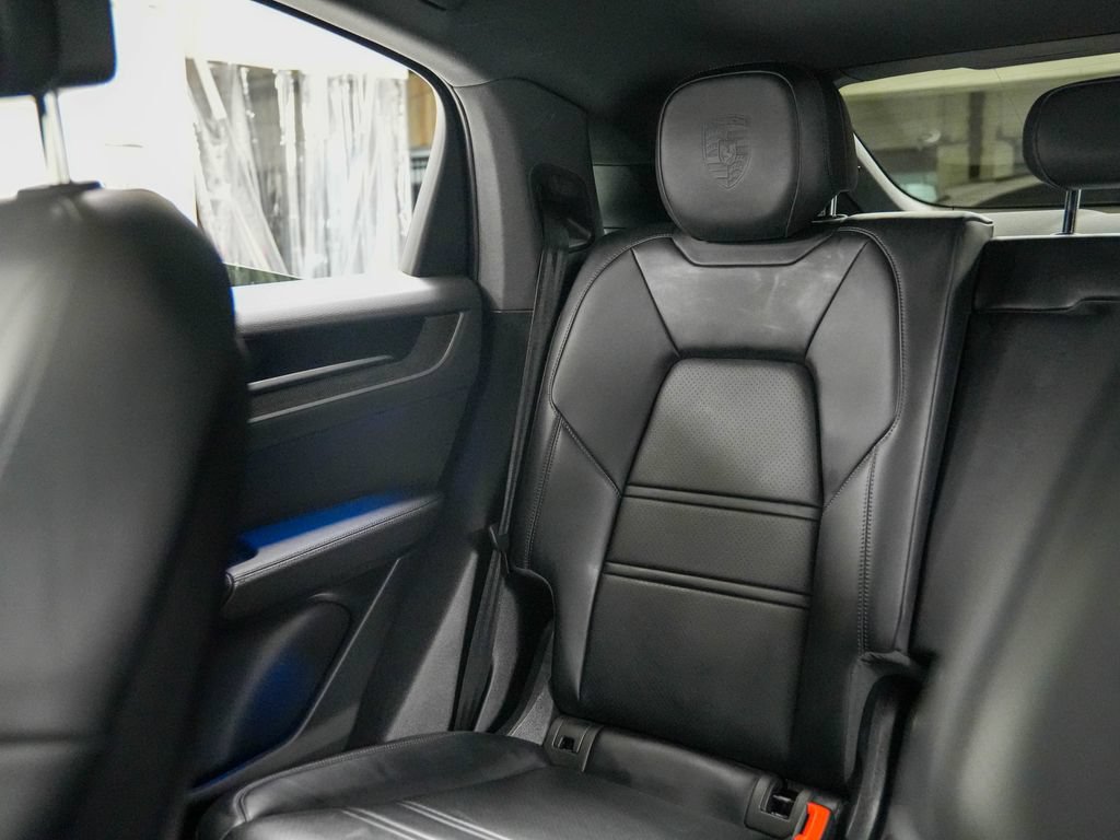 Certified 2024 Porsche Cayenne Coupe AWD/4WD image 31