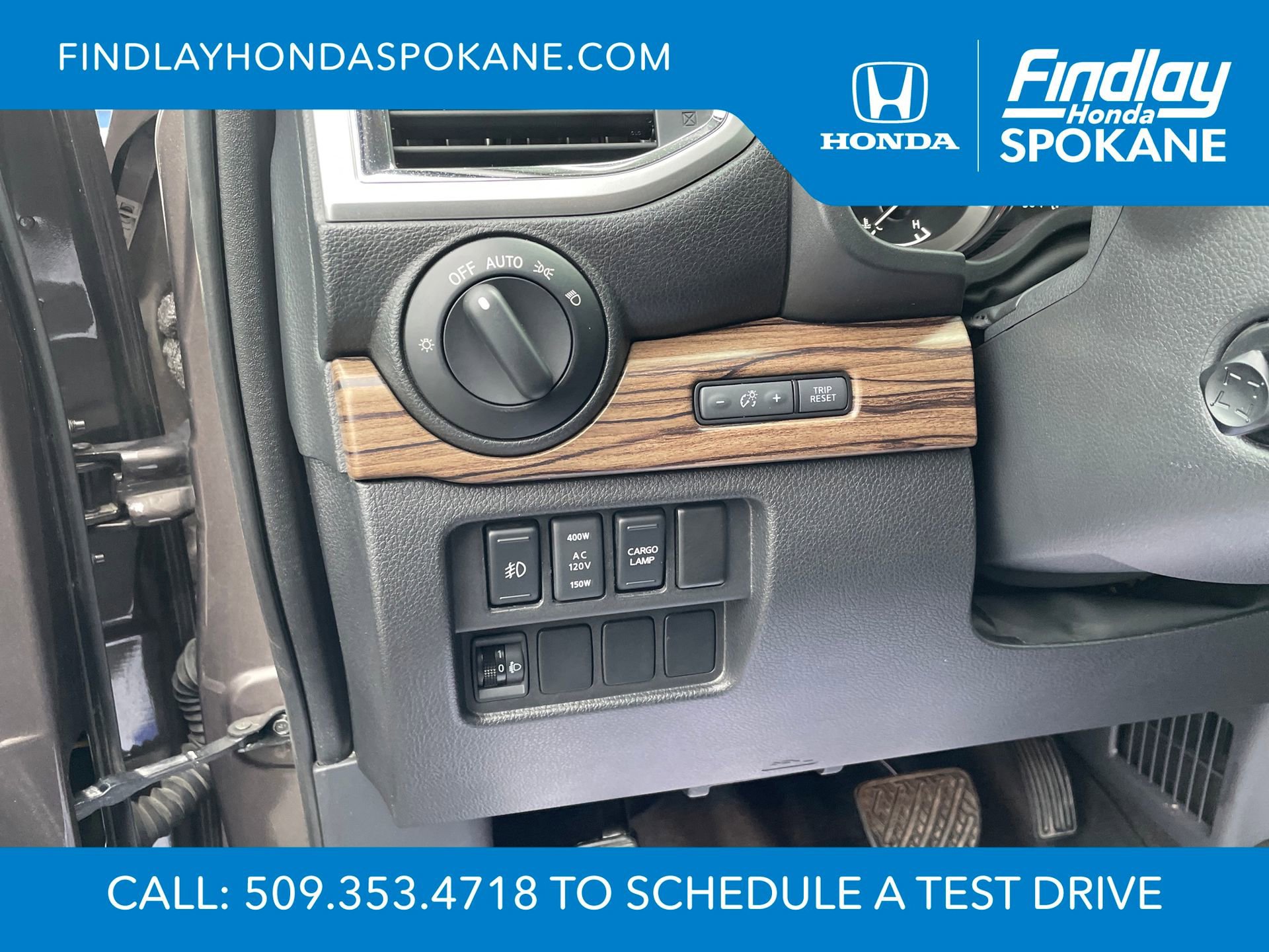 Used 2018 Nissan Titan SL w/ Chrome Package image 9