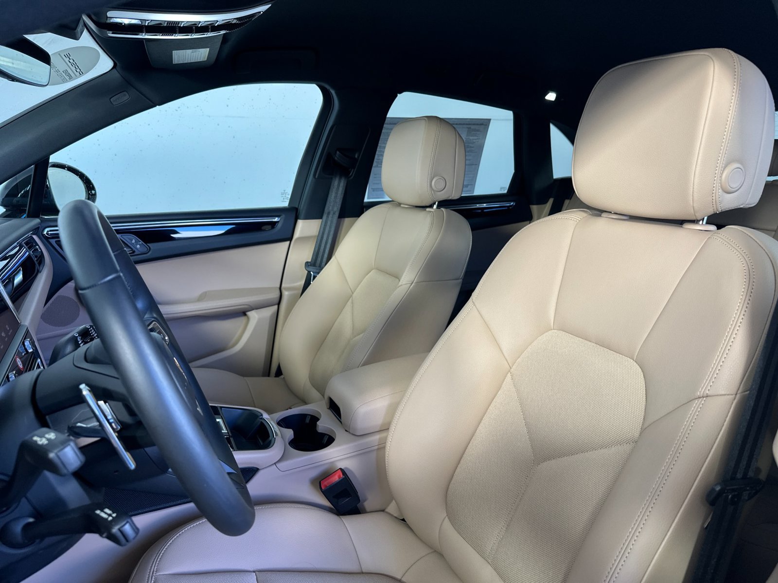 Certified 2026 Porsche Macan AWD/4WD image 5