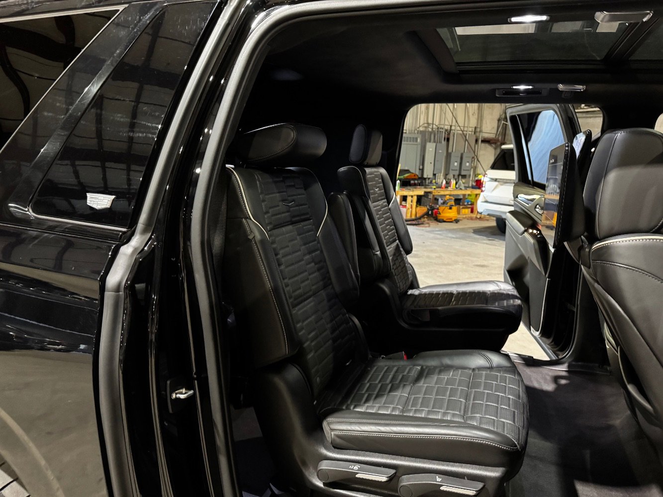 Used 2021 Cadillac Escalade ESV Sport Platinum w/ LPO, ONYX Package image 23