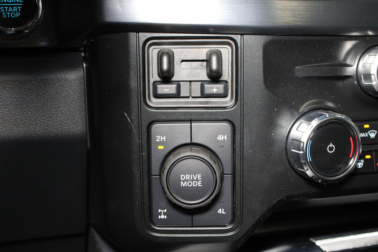 New 2025 Ford F350 Lariat w/ Lariat Ultimate Package image 14