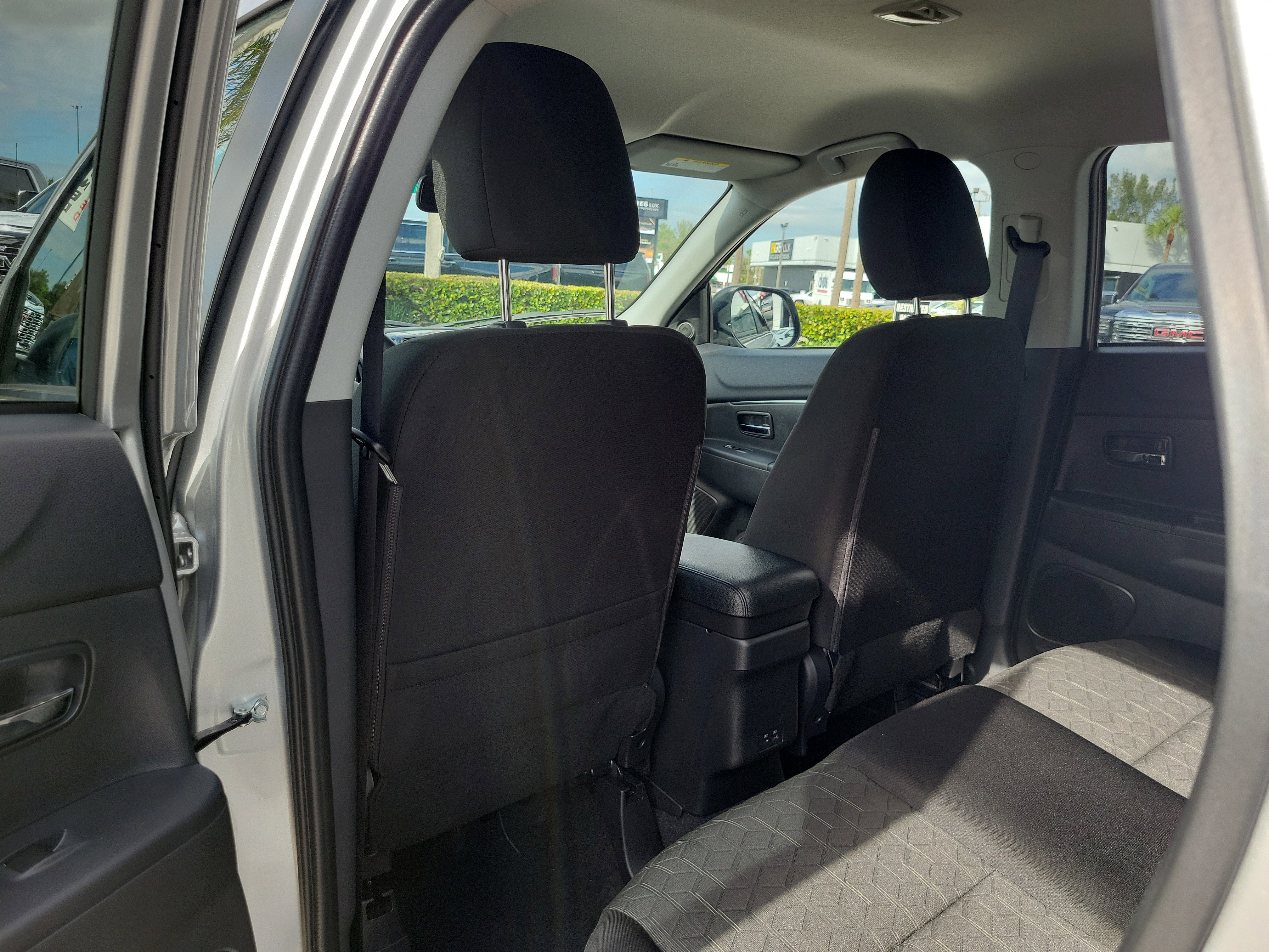 Used 2025 Mitsubishi Outlander Sport LE image 13