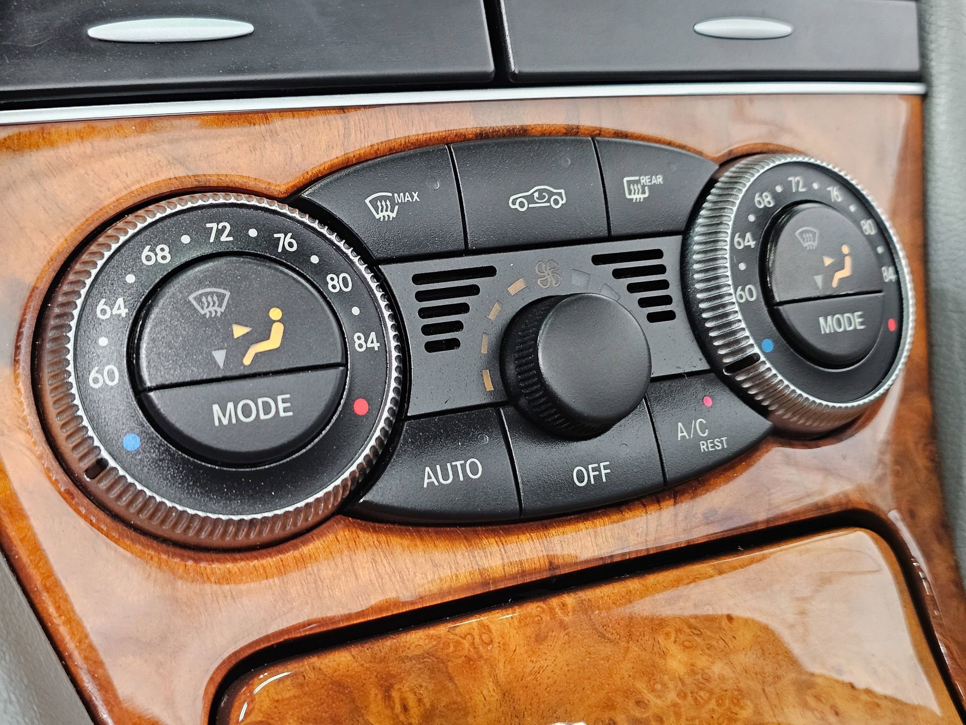 Used 2012 Mercedes-Benz SL 550 image 38