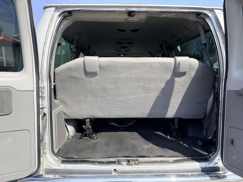 Used 2011 Ford E-350 and Econoline 350 XLT RWD image 5
