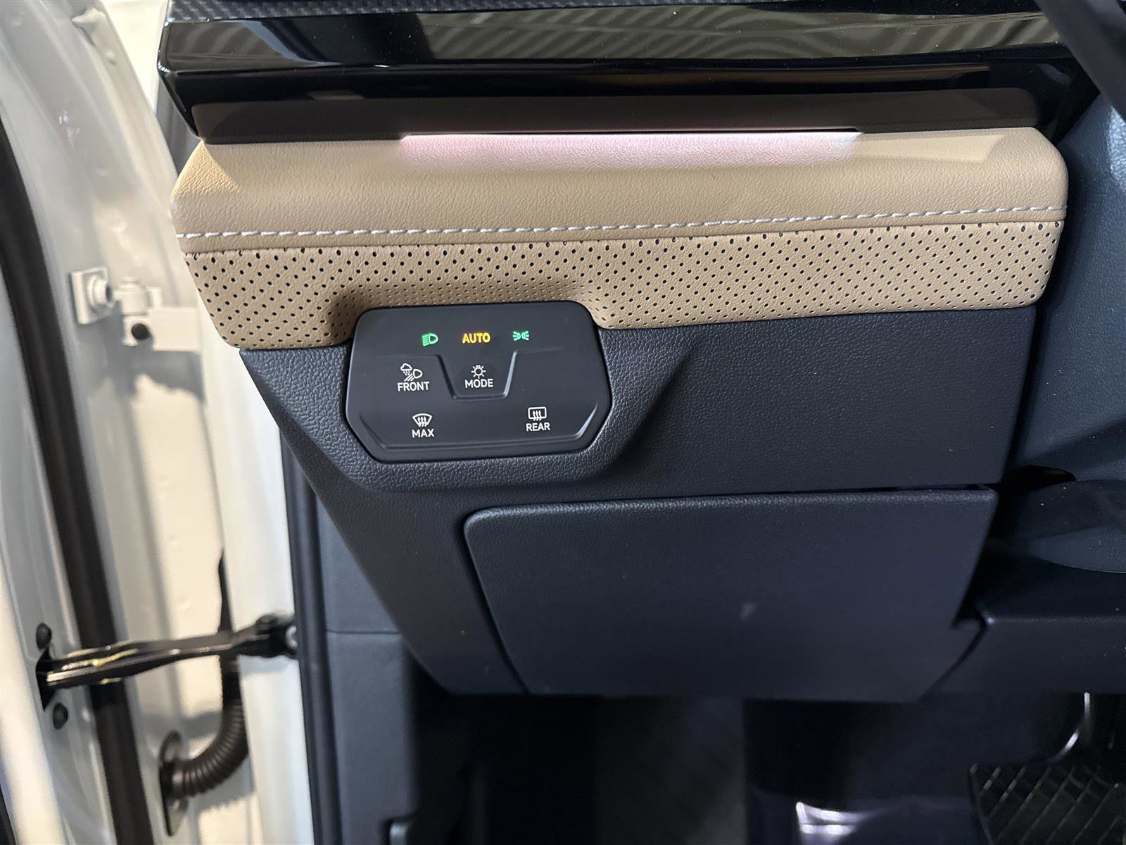 New 2025 Volkswagen Atlas Cross Sport SEL image 16