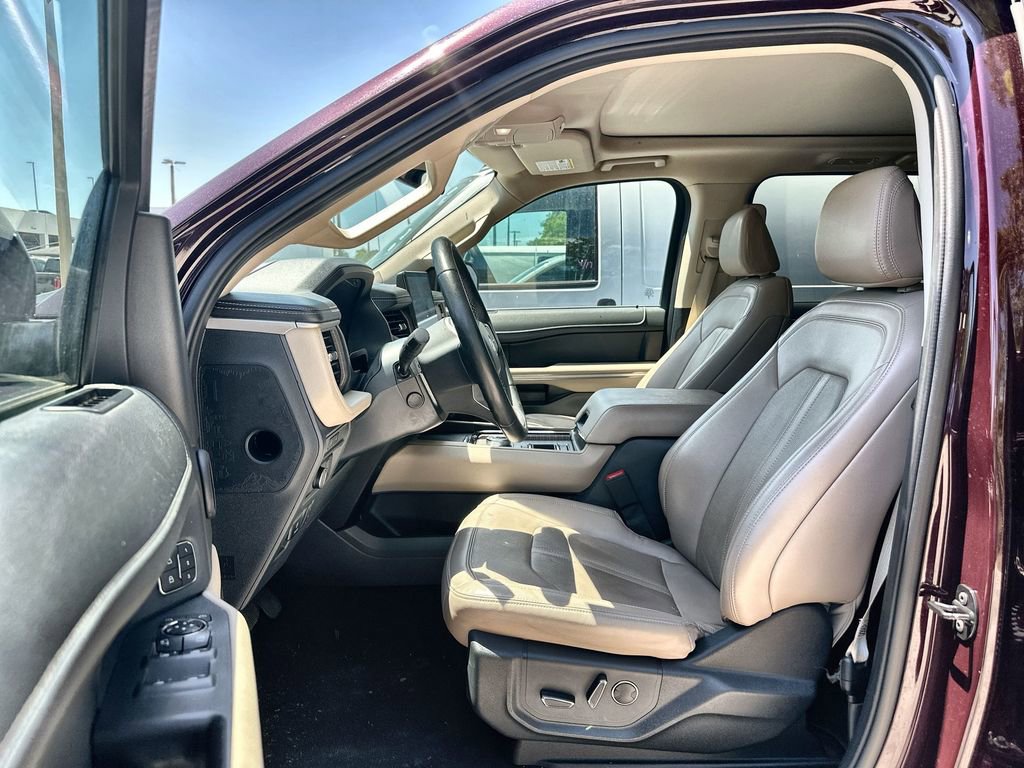 Used 2024 Ford Expedition Limited image 2
