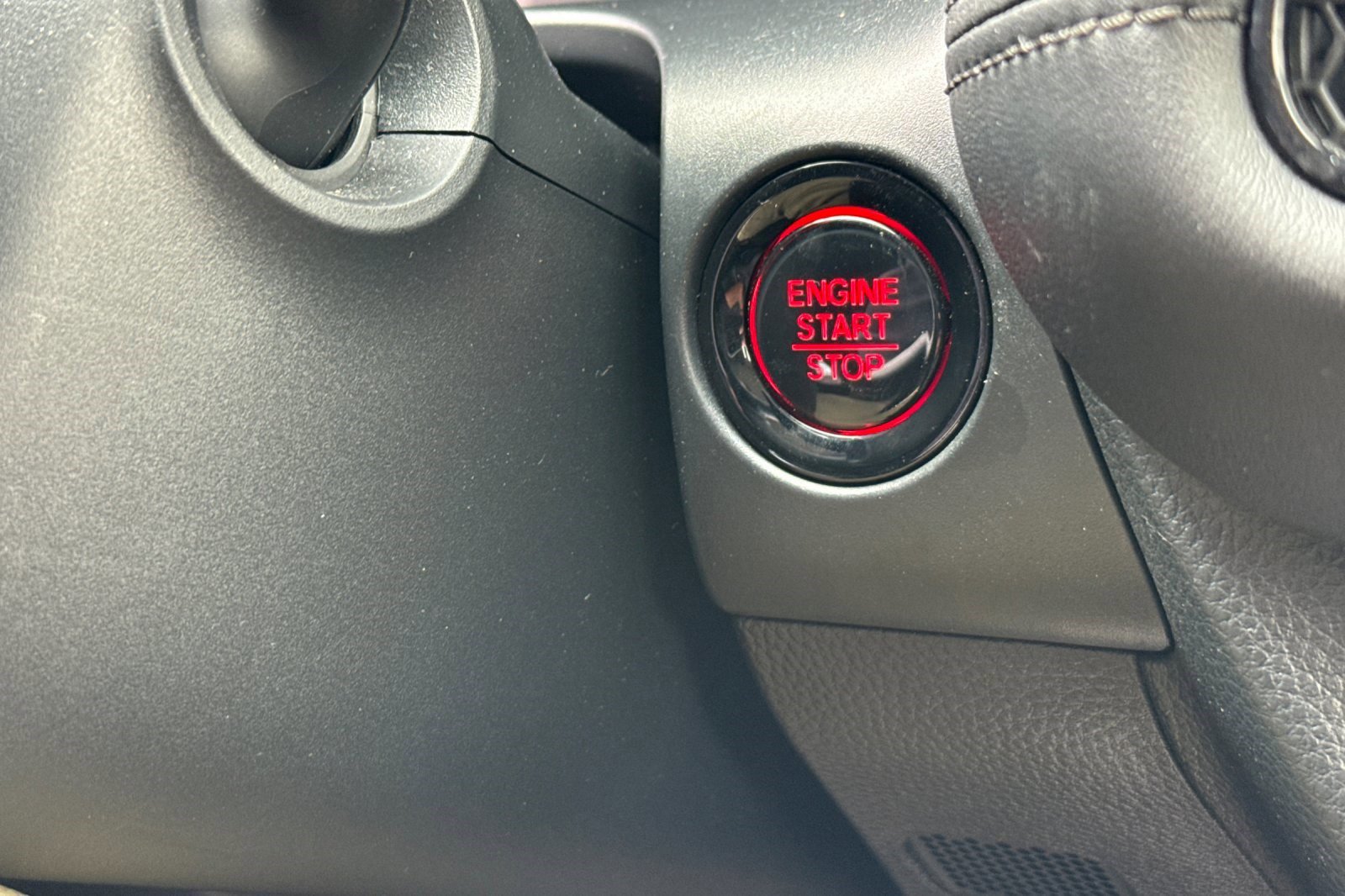 Certified 2023 Honda HR-V LX image 33