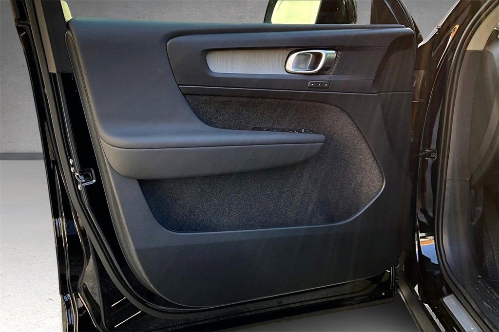 Used 2026 Volvo XC40 B5 Plus w/ Protection Package Premier image 19