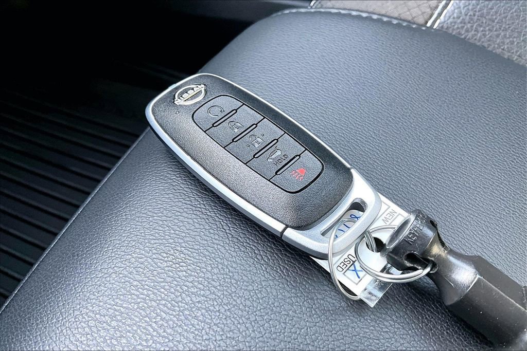 Used 2024 Nissan Pathfinder SL FWD image 11