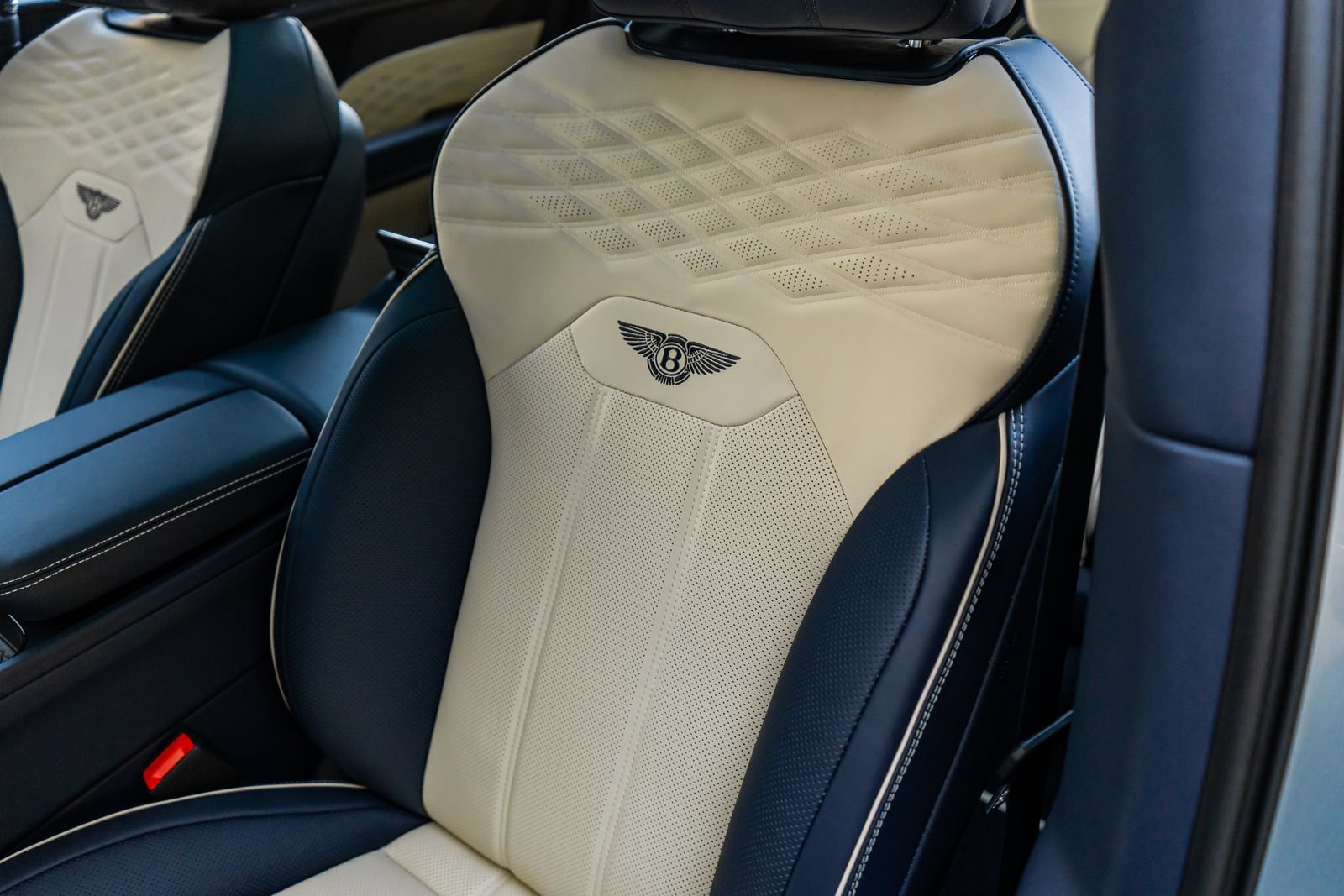 New 2026 Bentley Bentayga Extended Wheelbase AWD/4WD image 29