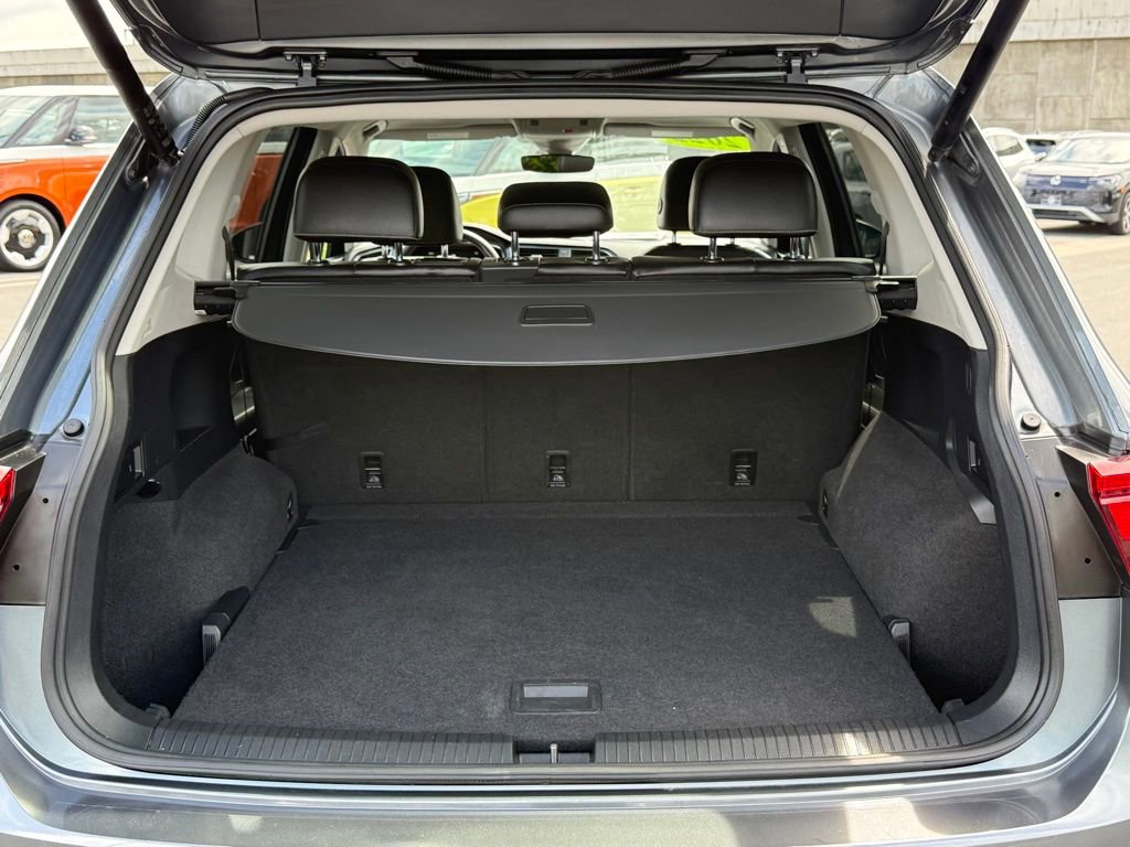 Used 2022 Volkswagen Tiguan SE w/ Panoramic Sunroof Package image 8