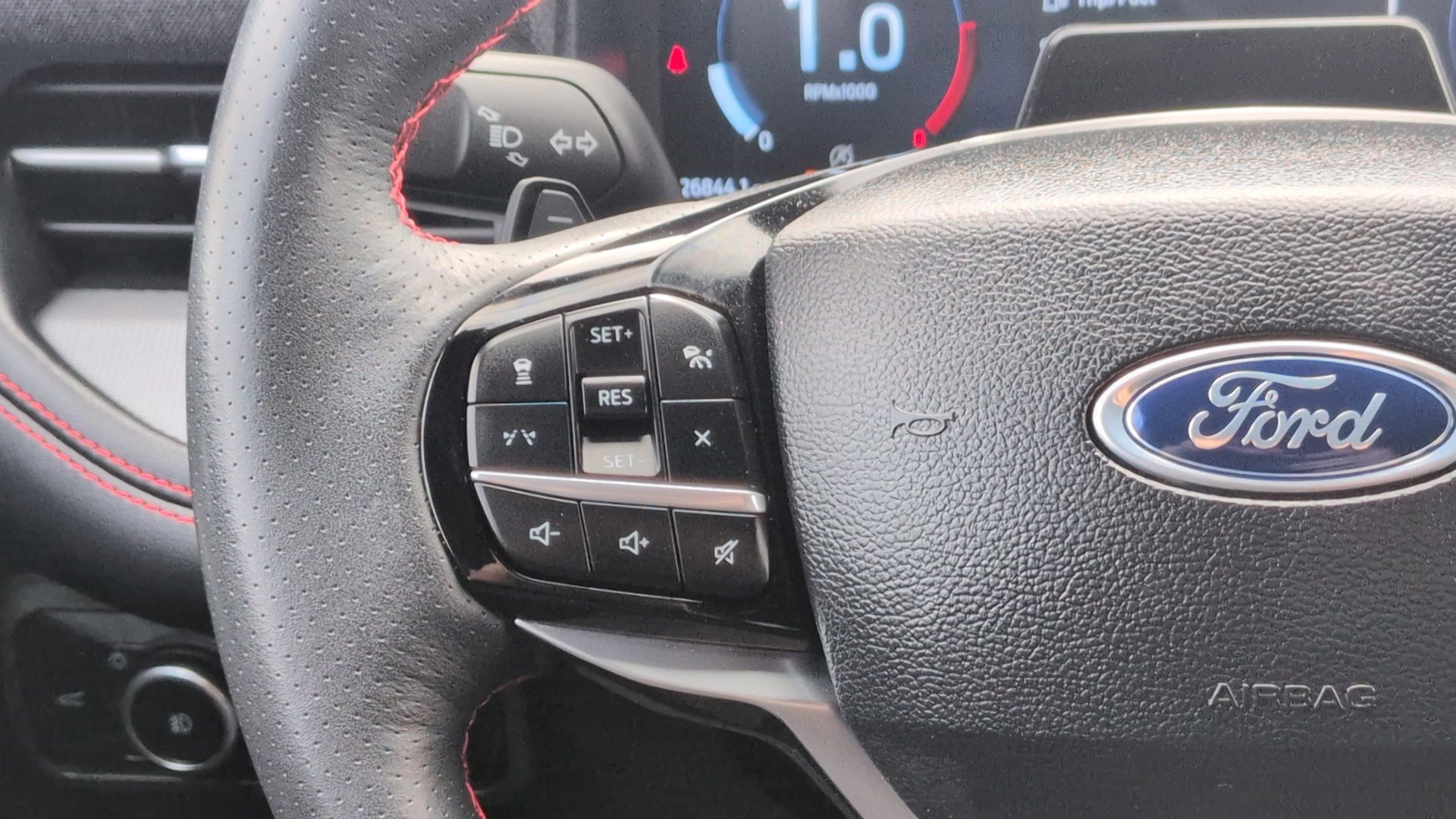 Used 2025 Ford Explorer ST RWD image 17