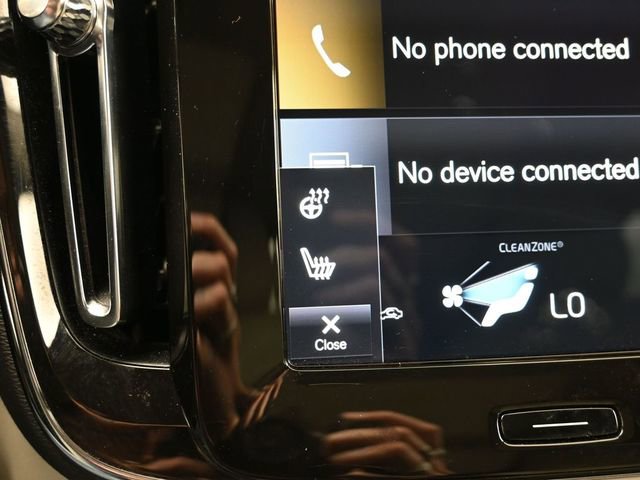 Used 2020 Volvo XC40 T5 Momentum w/ Protection Package Premier image 19