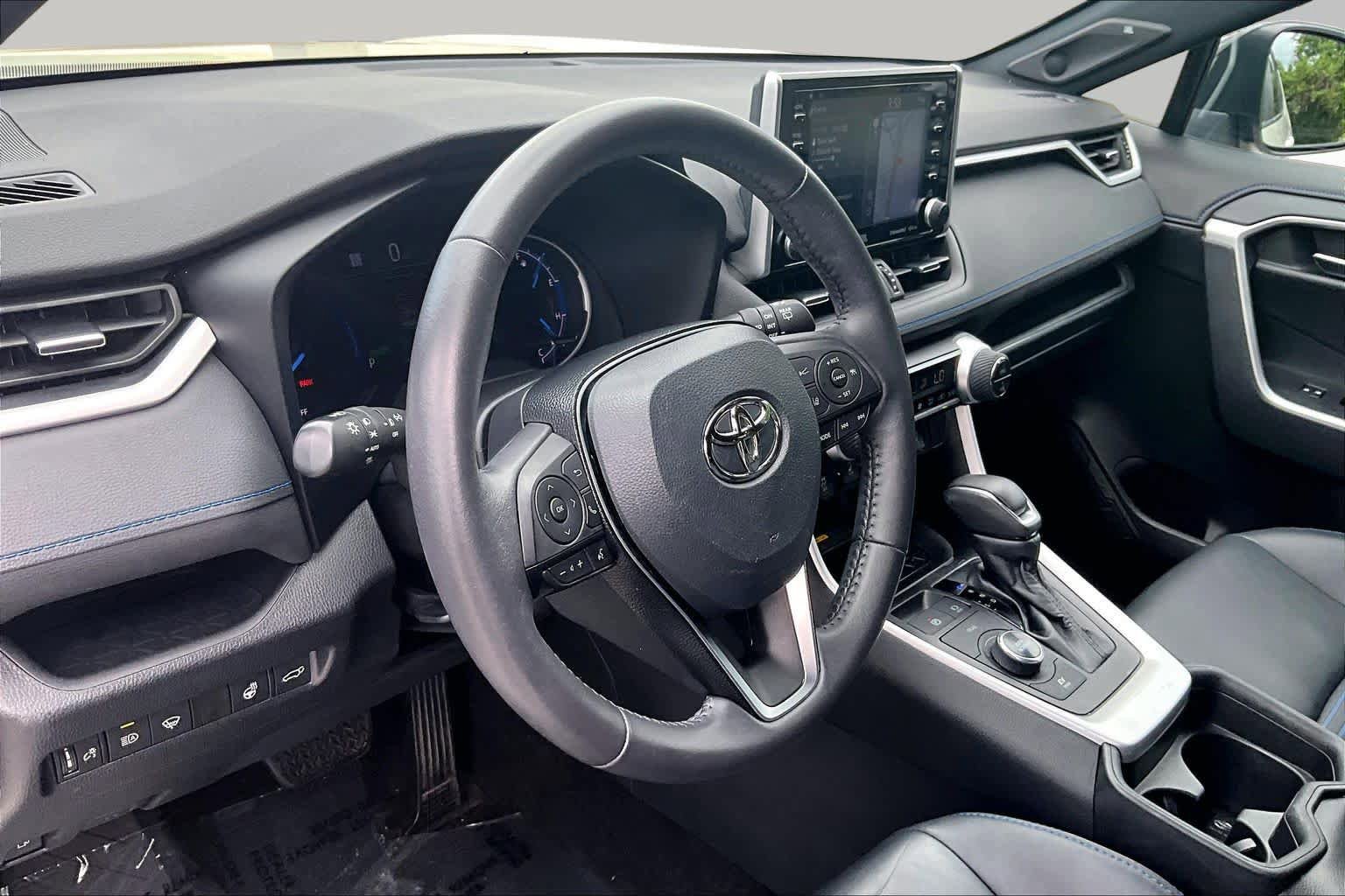 Used 2021 Toyota RAV4 XSE AWD/4WD image 18