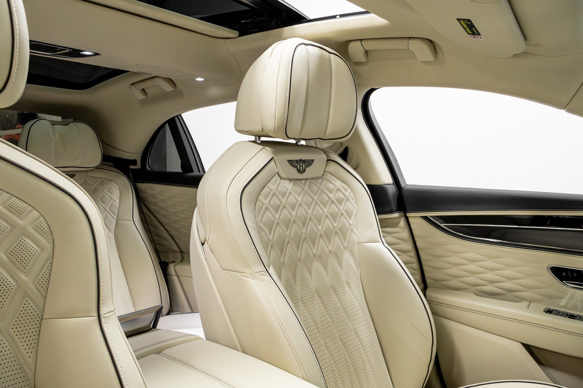 Used 2021 Bentley Flying Spur W12 image 20