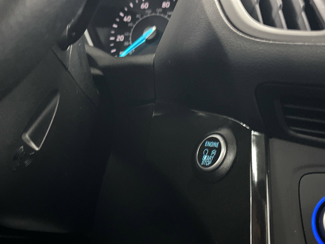 Used 2019 Ford Escape Titanium image 31