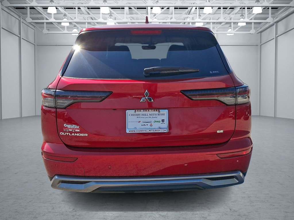 Used 2025 Mitsubishi Outlander SE AWD/4WD image 4