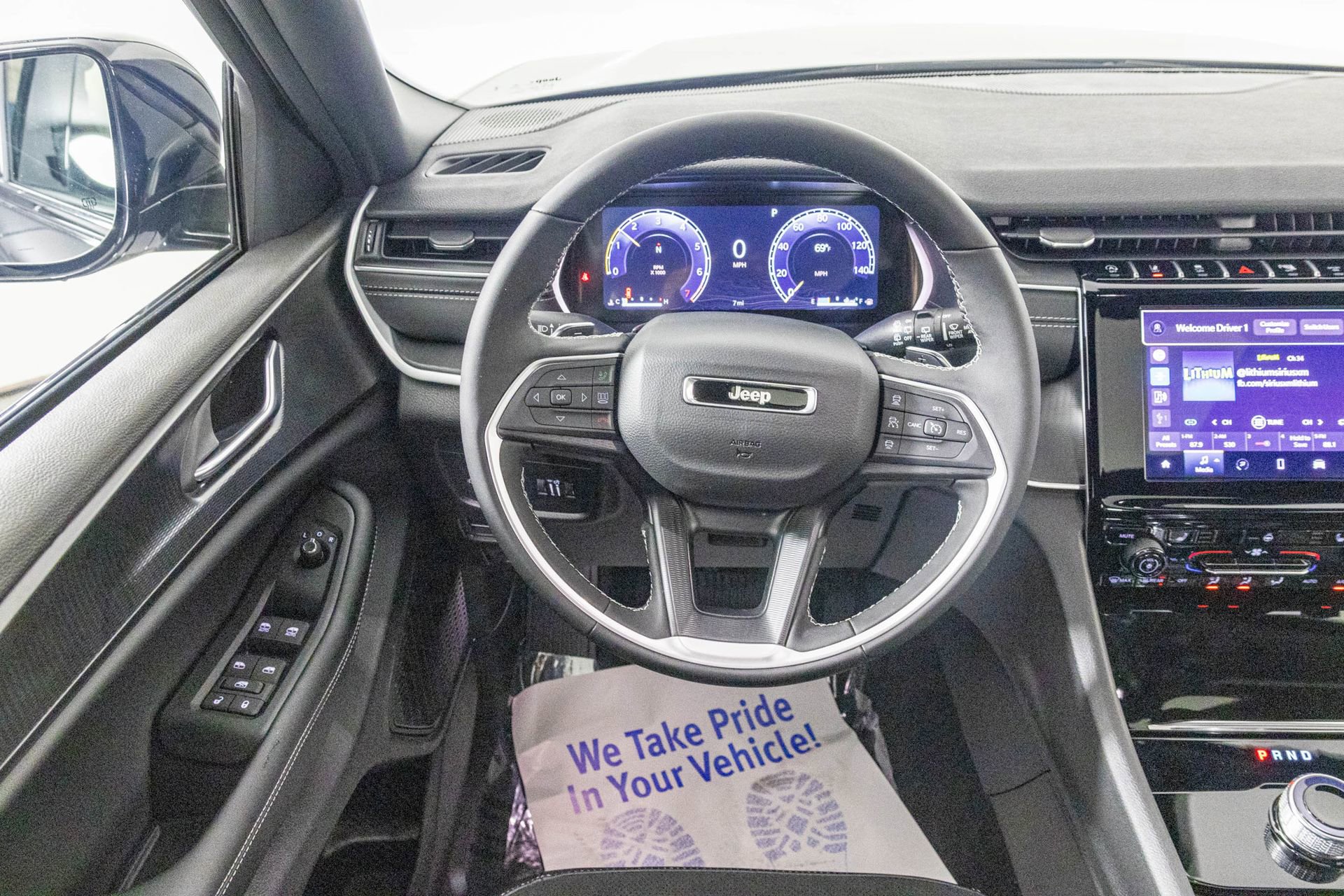 New 2025 Jeep Grand Cherokee Altitude image 29