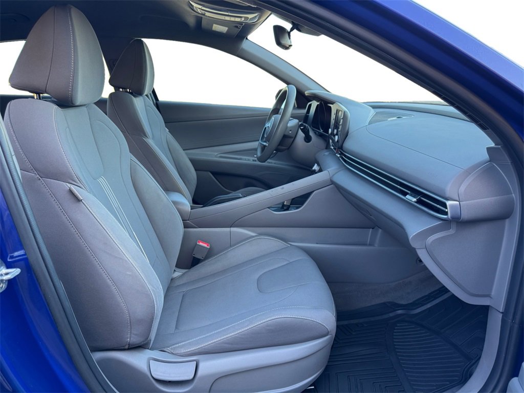 Used 2022 Hyundai Elantra SEL image 17