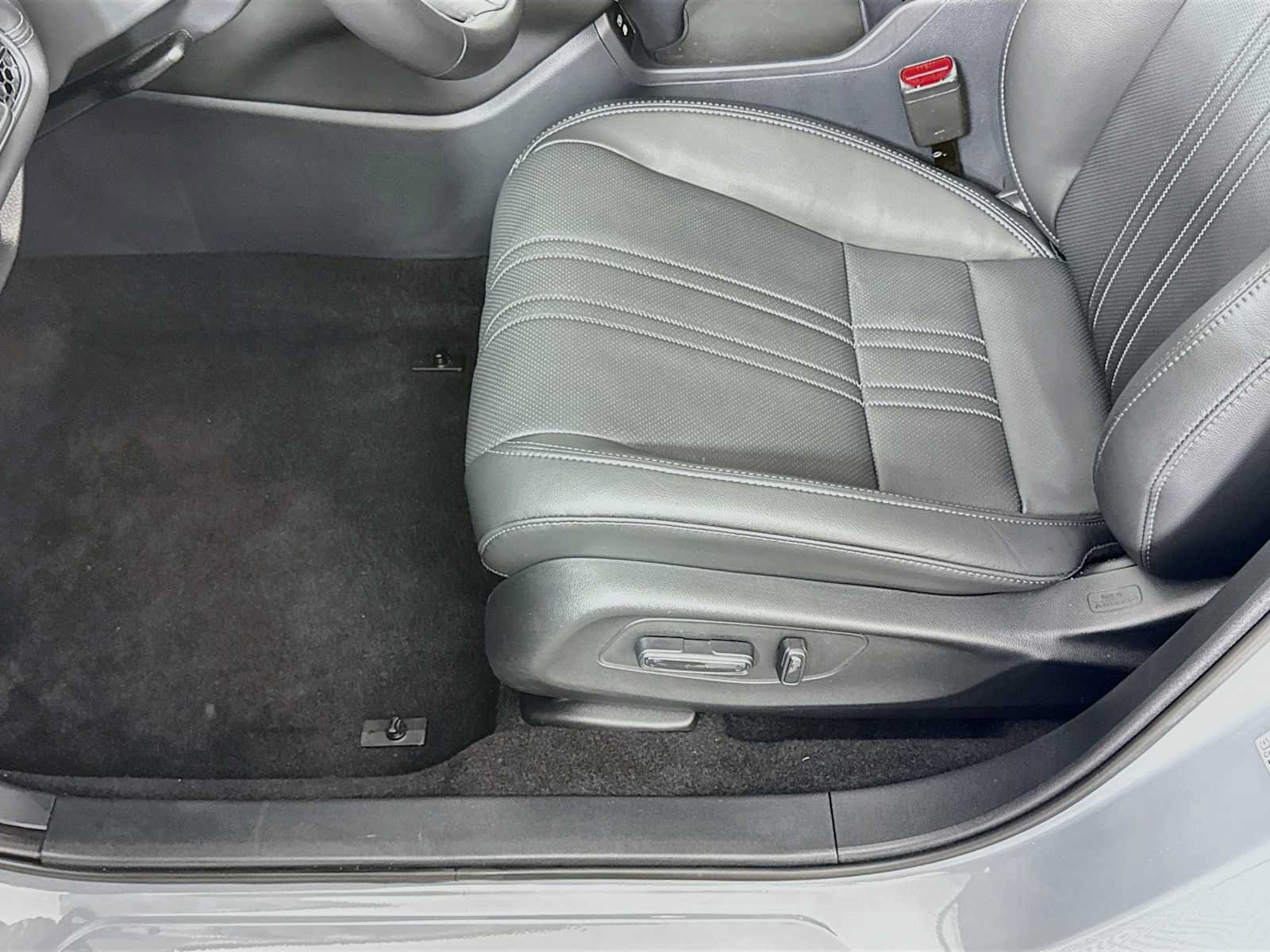 Used 2027 Honda HR-V EX-L image 18