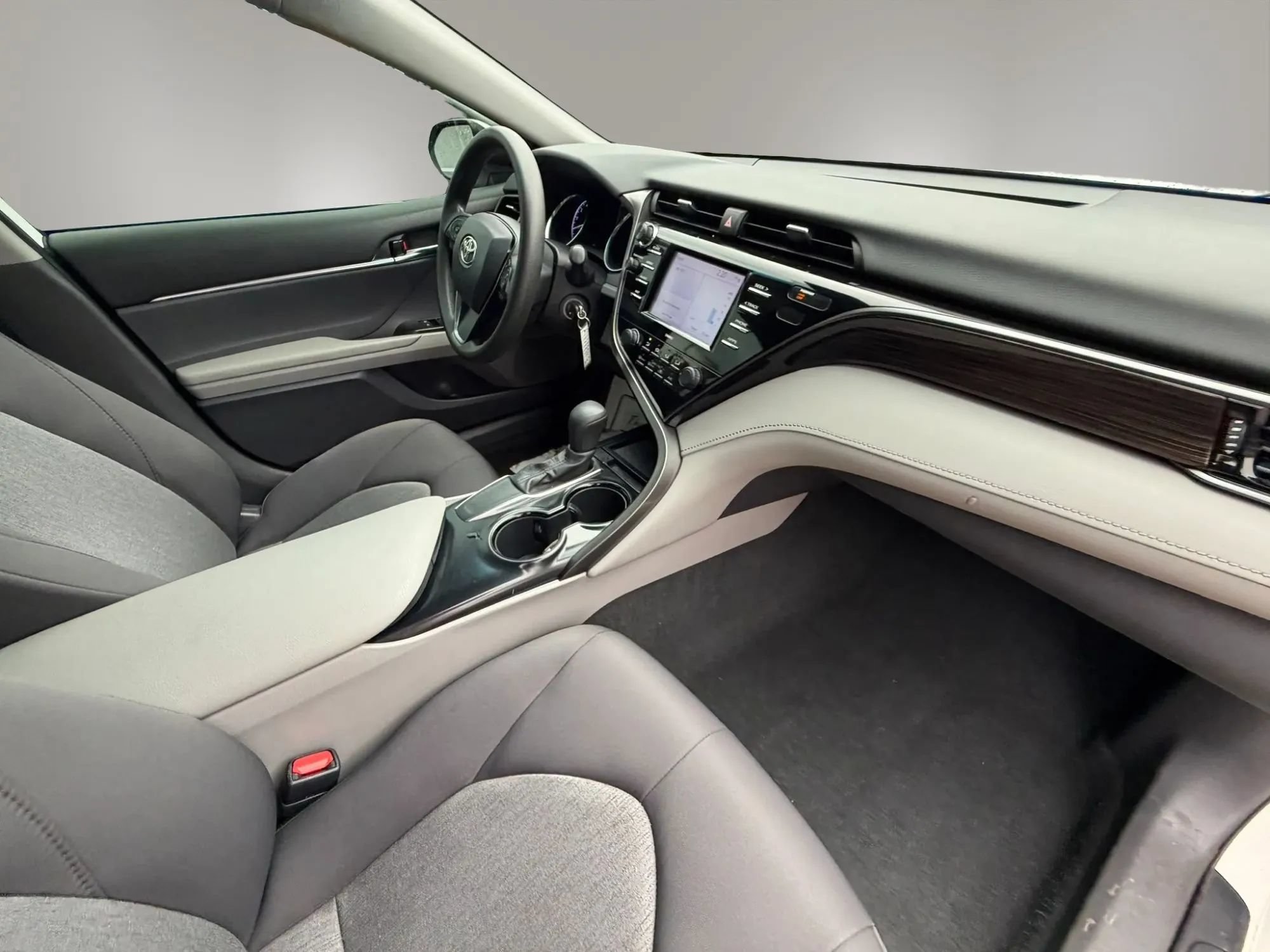 Used 2020 Toyota Camry LE FWD image 14