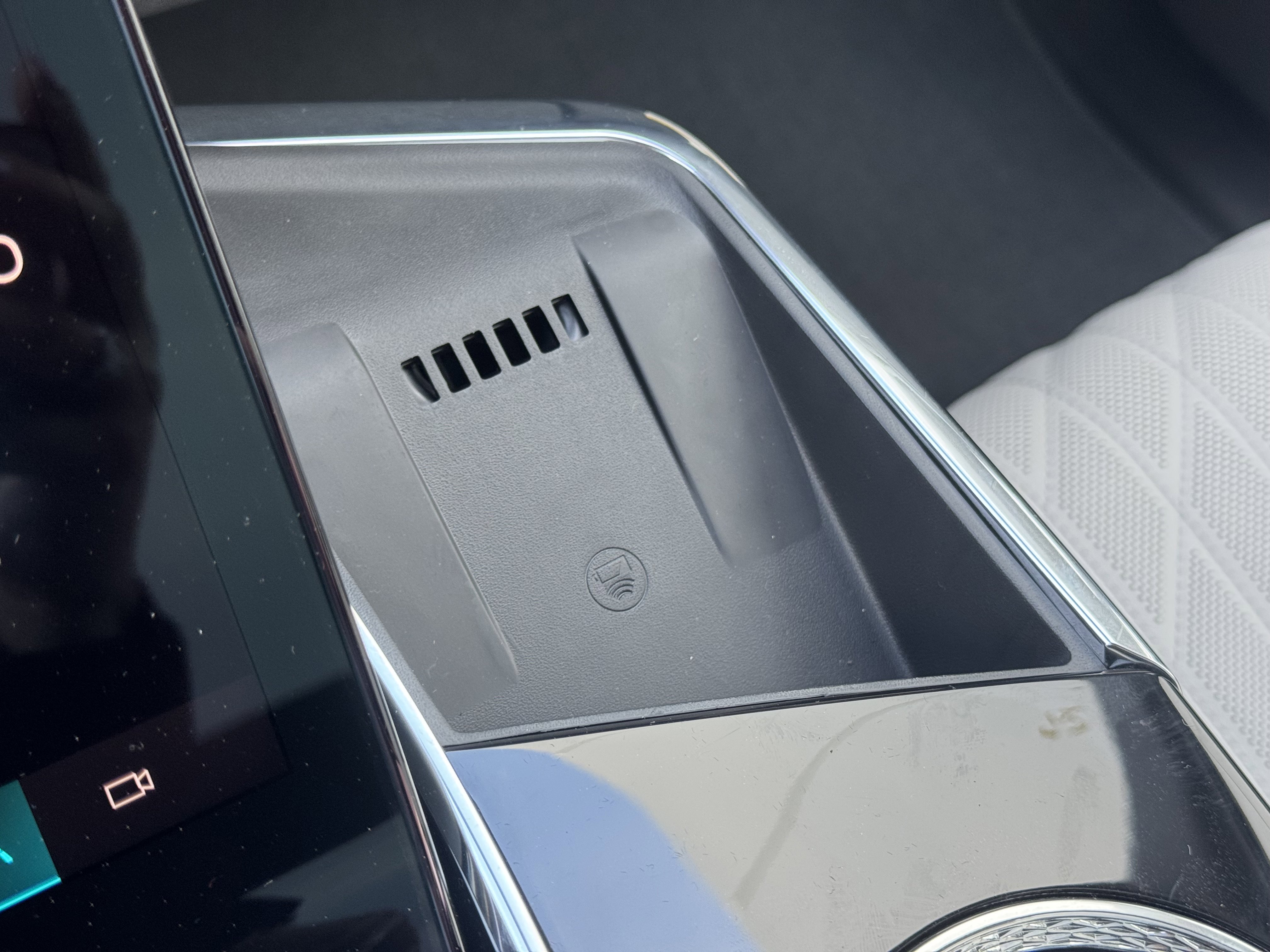 New 2025 Cadillac Escalade IQ Sport 1 w/ LPO, ONYX Package image 28