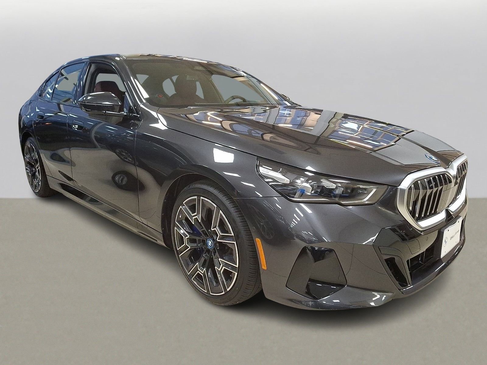 Used 2025 BMW i5 eDrive40i w/ M Sport Package RWD image 3