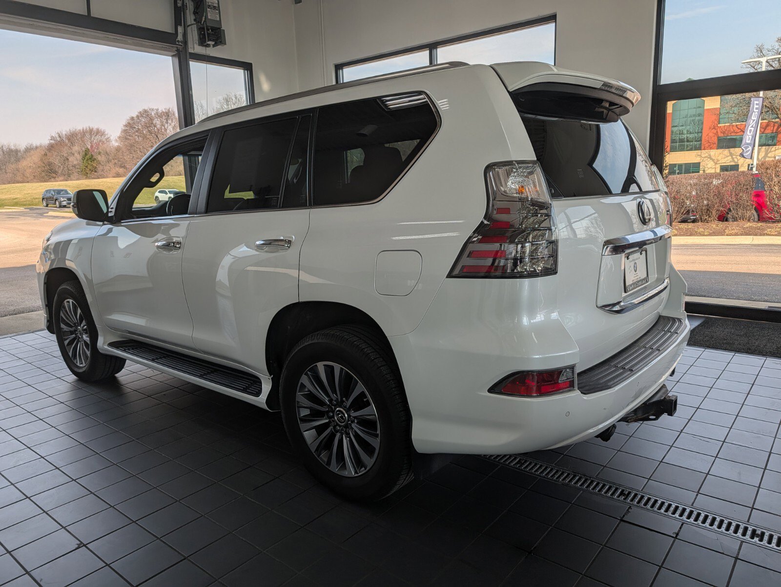 Used 2021 Lexus GX 460 Luxury w/ Accessory Package AWD/4WD image 6