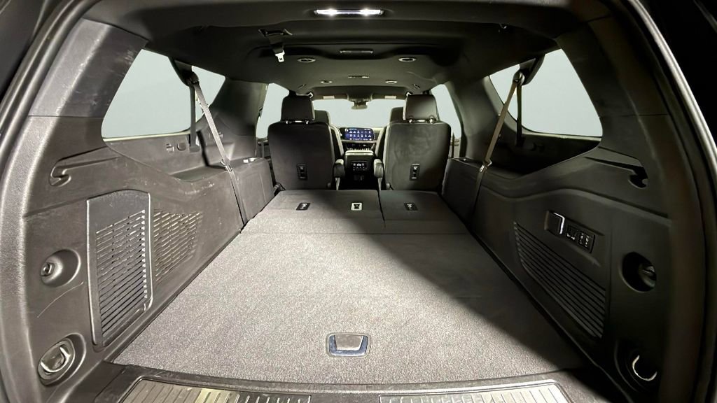 Certified 2025 Chevrolet Suburban Premier image 28