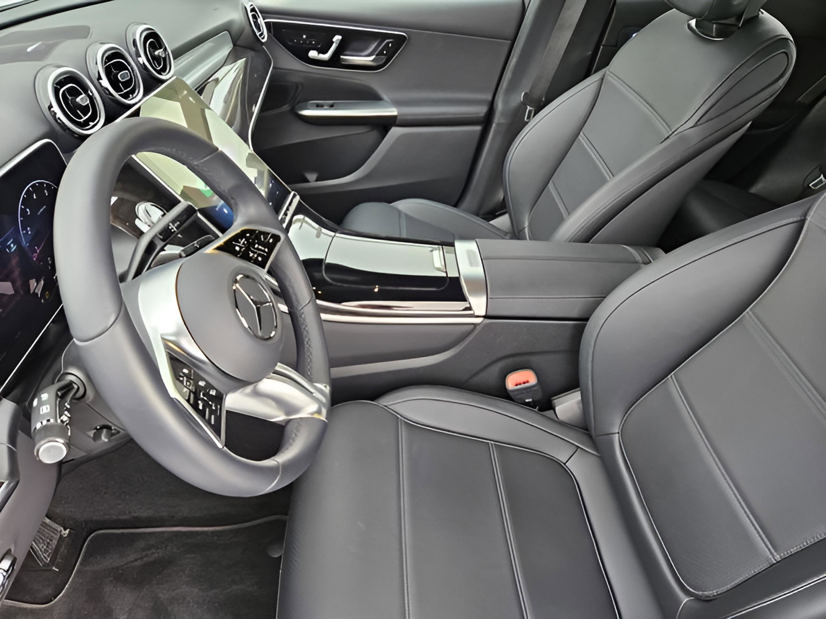 Certified 2025 Mercedes-Benz GLC 300 4MATIC image 12