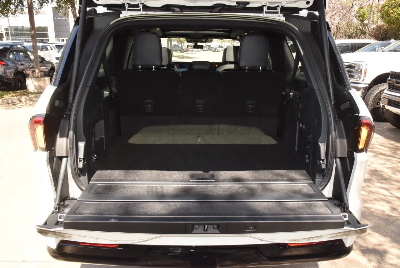 New 2025 Lincoln Navigator L Reserve w/ Jet Appearance Package image 48