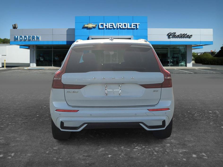 Used 2023 Volvo XC60 B5 Plus w/ Climate Package FWD image 2