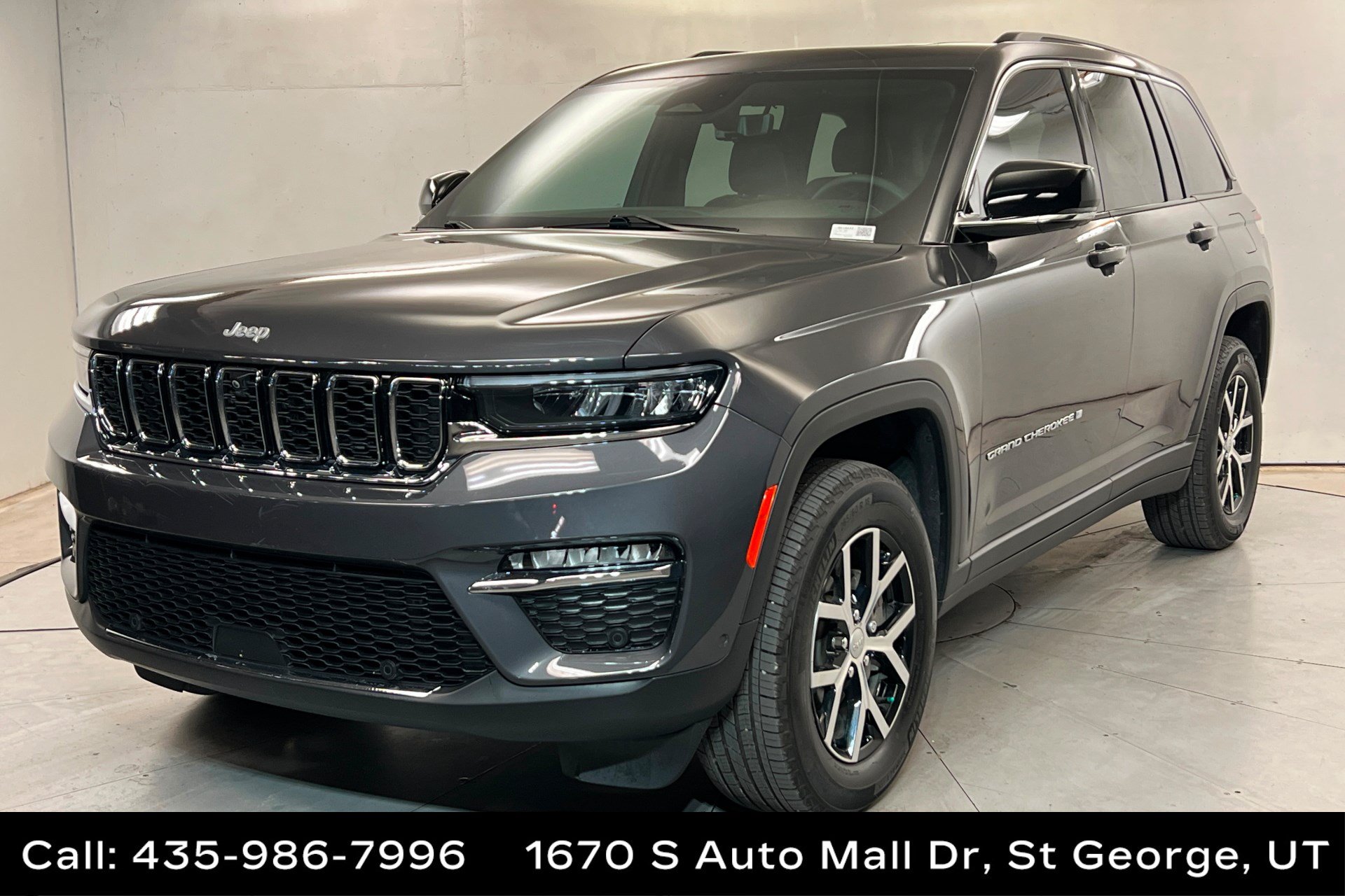 Used 2025 Jeep Grand Cherokee Limited w/ Luxury Tech Group II AWD/4WD image 1