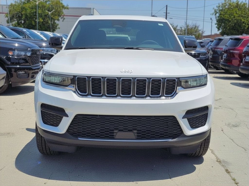 New 2026 Jeep Grand Cherokee Laredo RWD image 3