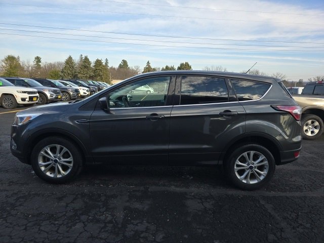 Used 2017 Ford Escape SE image 4