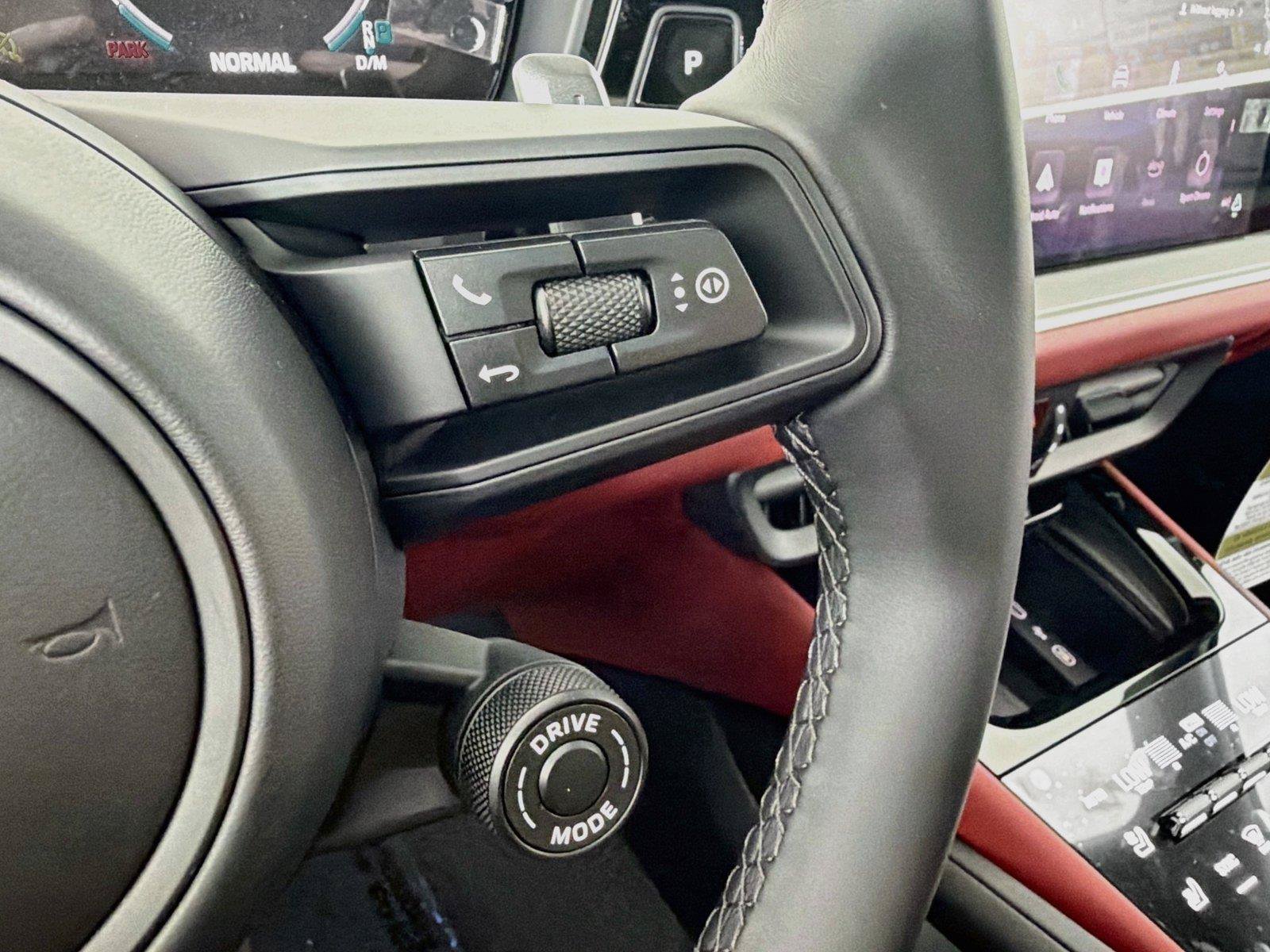 New 2026 Porsche Cayenne Coupe AWD/4WD image 15