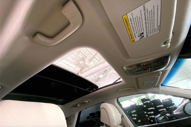 Used 2023 Genesis GV70 2.5T w/ Advanced Package image 21