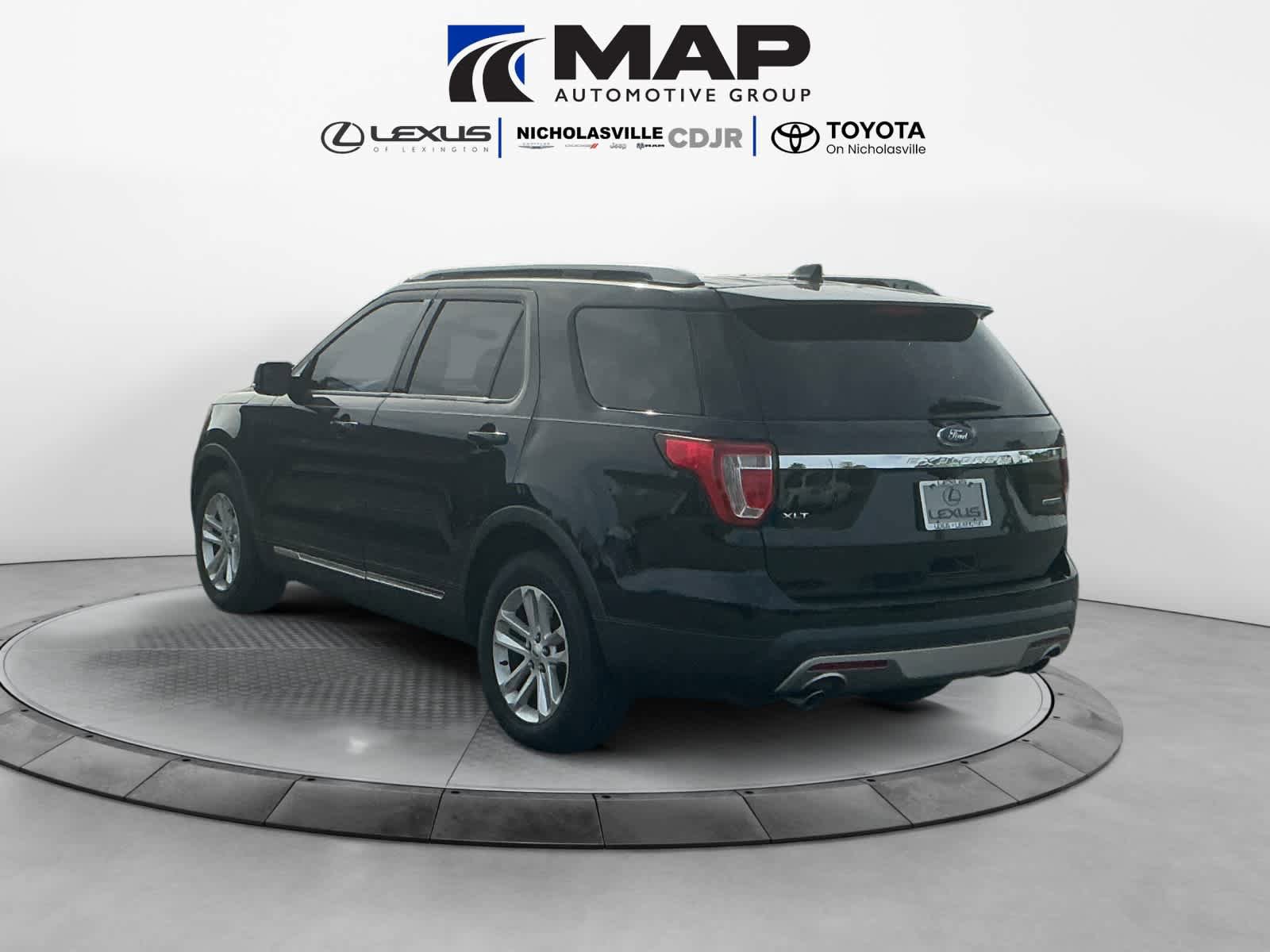 Used 2016 Ford Explorer XLT w/ Equipment Group 202A image 3