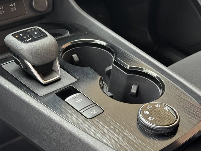 Used 2025 Nissan Rogue S AWD/4WD image 15