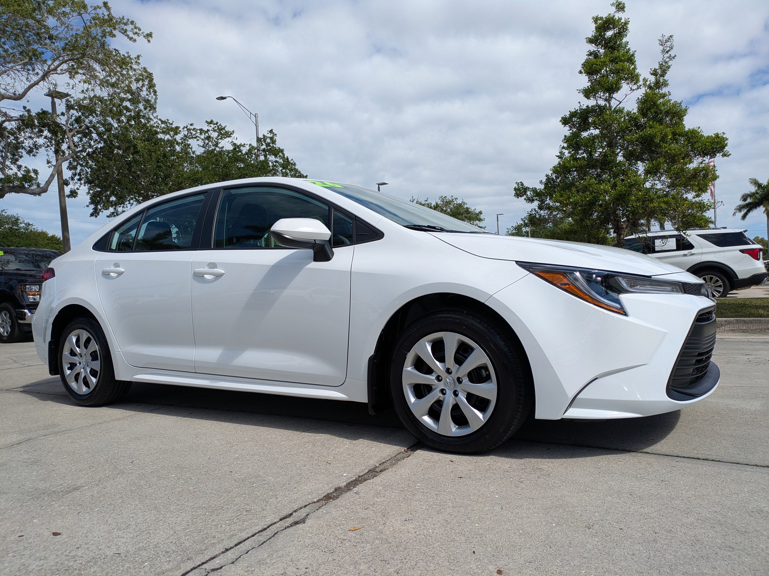 Used 2026 Toyota Corolla LE FWD image 2