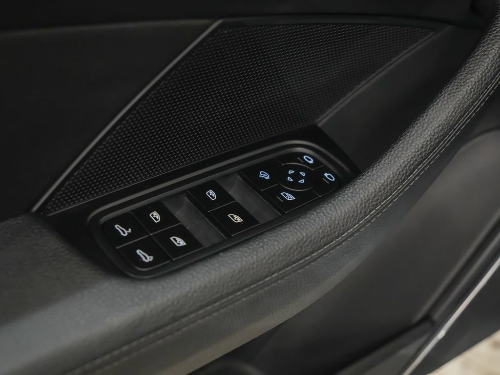 Certified 2022 Porsche Panamera 4 Executive AWD/4WD image 26