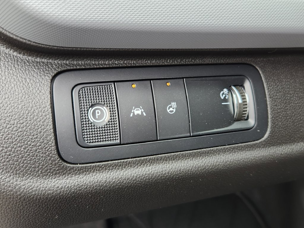 New 2027 Chevrolet Bolt LT w/ Comfort Package FWD image 18