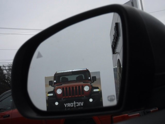 Used 2020 Jeep Cherokee Trailhawk w/ Cold Weather Group image 19